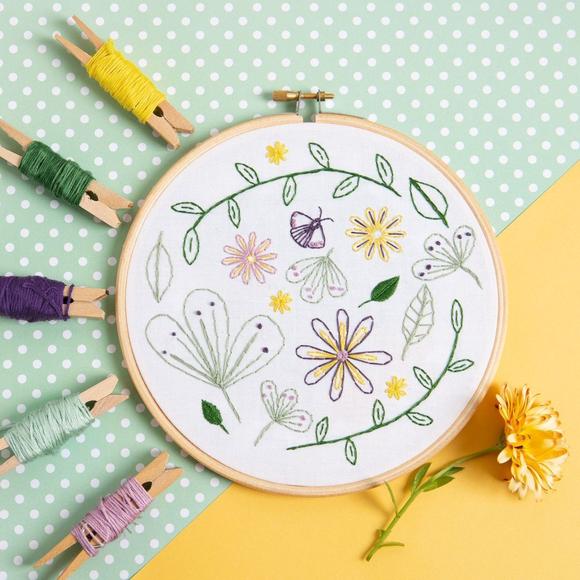 Hawthorn Handmade Embroidery Kit - Wildflower Meadow