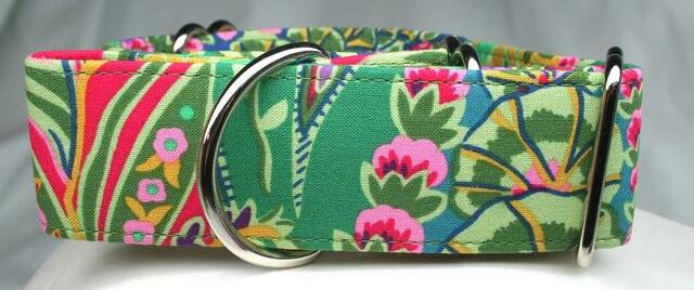 Spring Jungle in Shades of Green Collar